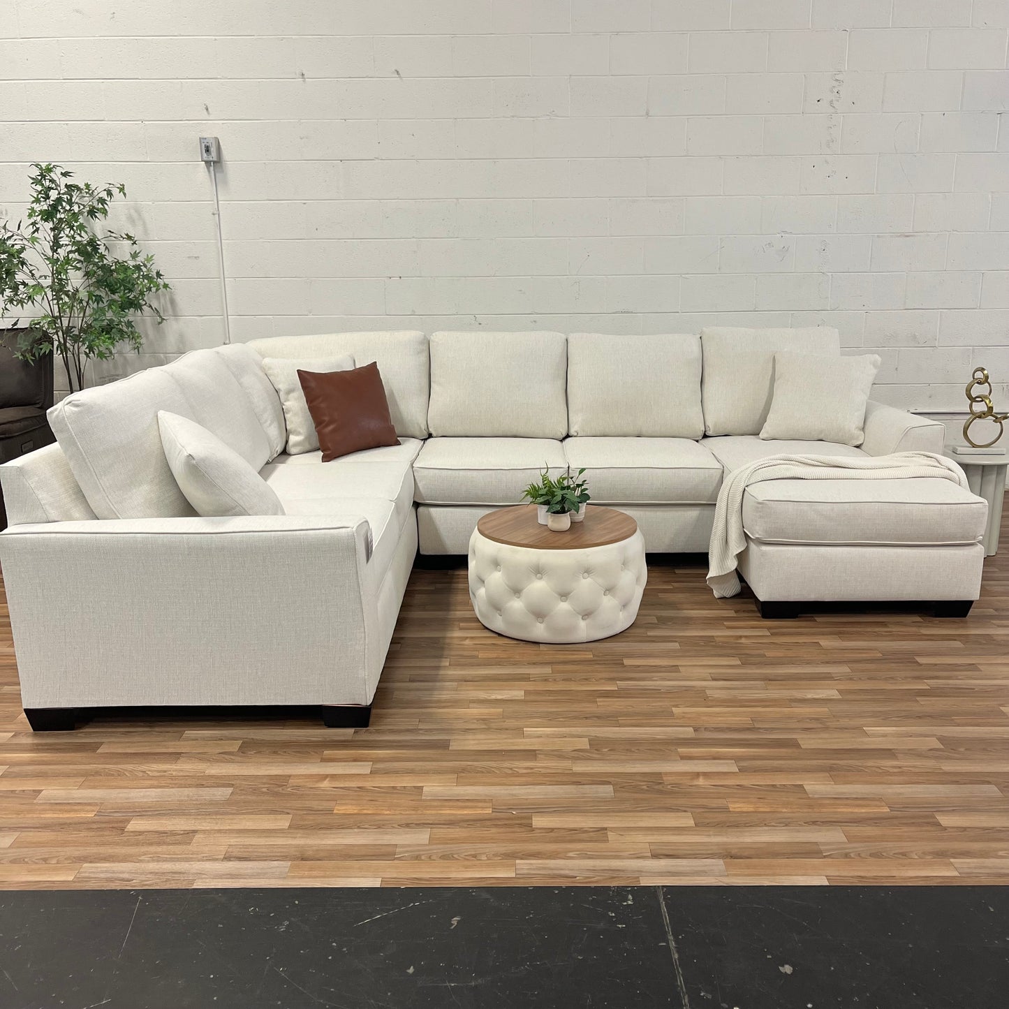 5250 Performance Fabric Sectional with Chaise β Ivory