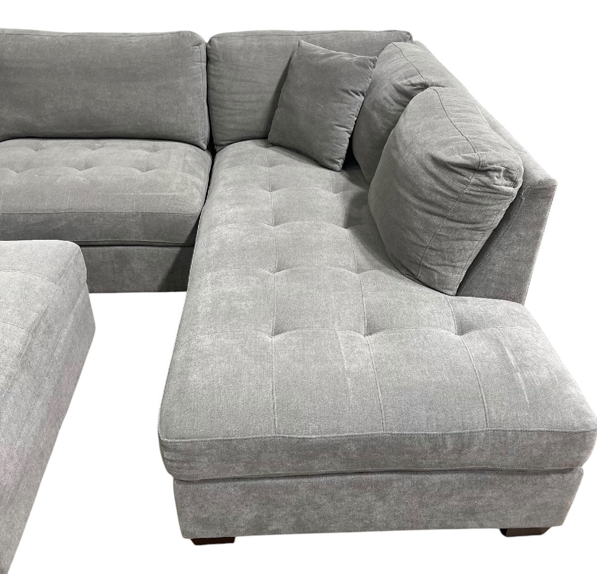 Thomasville Miles Sectional with Ottoman