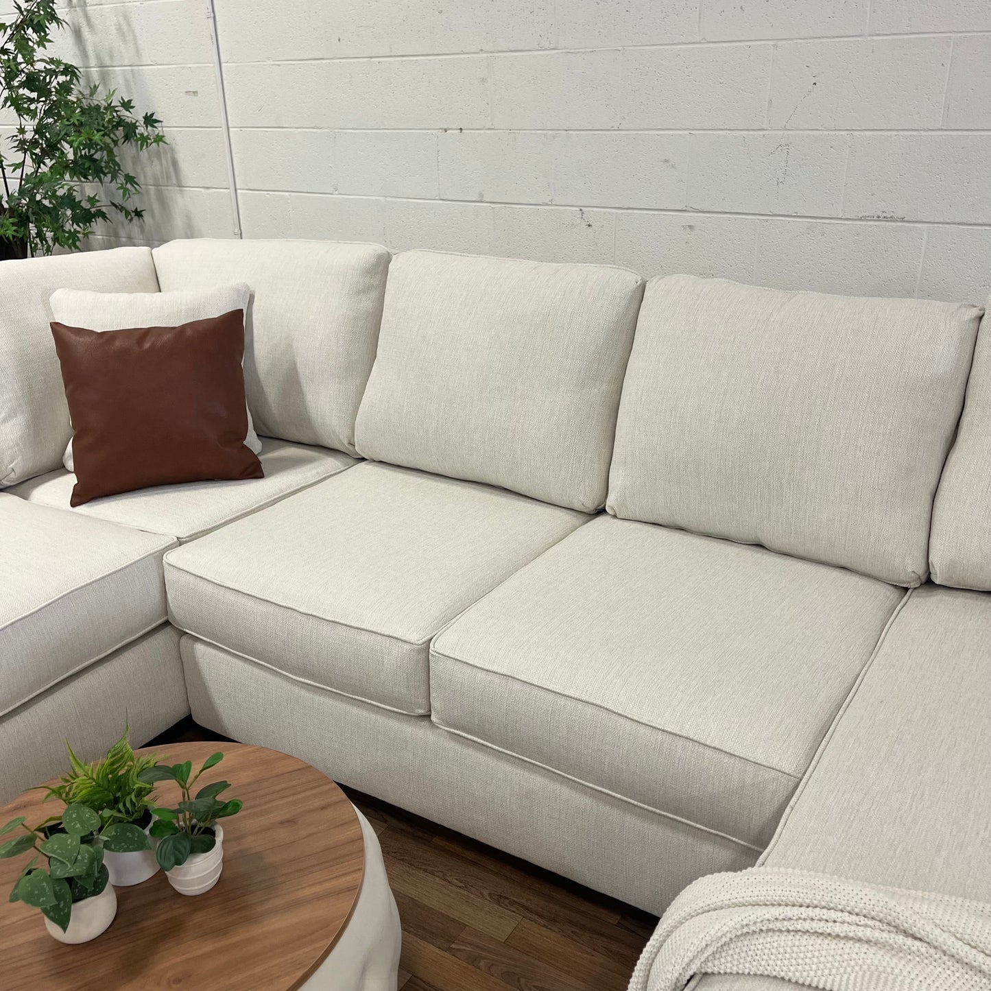 5250 Performance Fabric Sectional with Chaise β Ivory