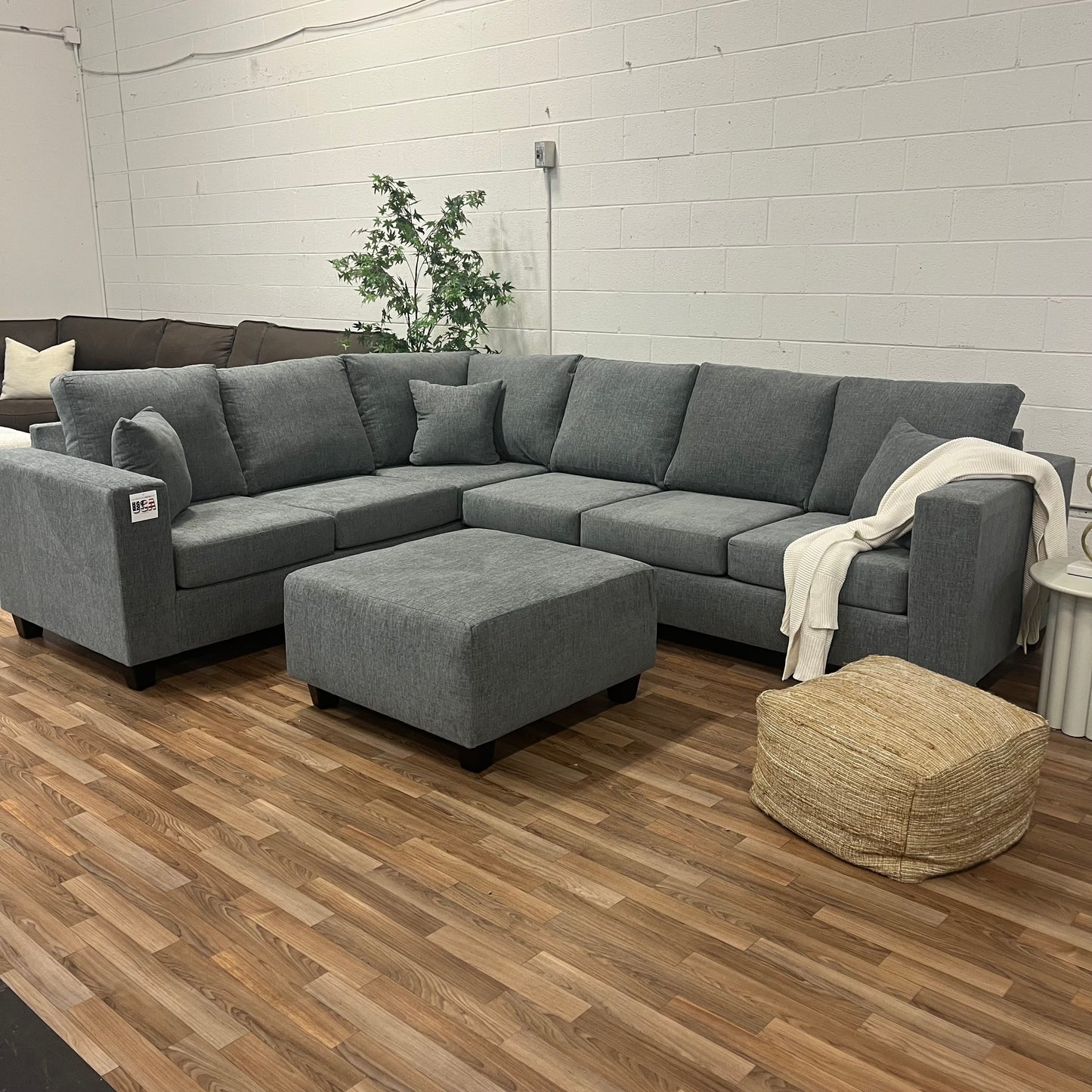 4250 2-Piece Sectional with Ottoman β Smoke Gray