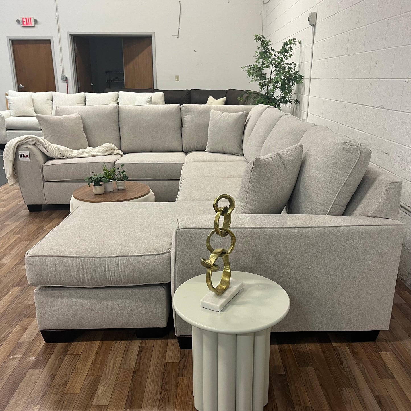 5250 Performance Fabric Sectional with Chaise β Bisque