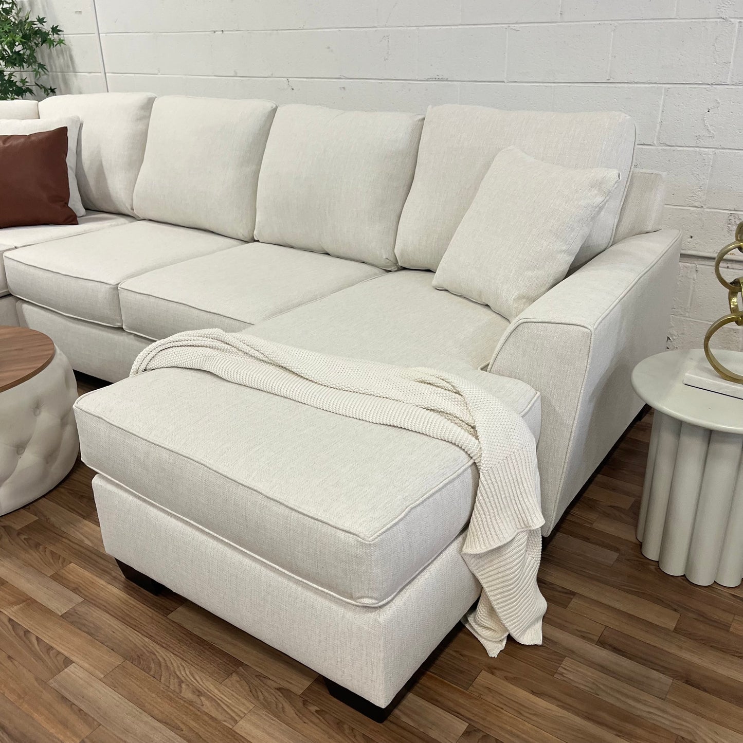 5250 Performance Fabric Sectional with Chaise β Ivory