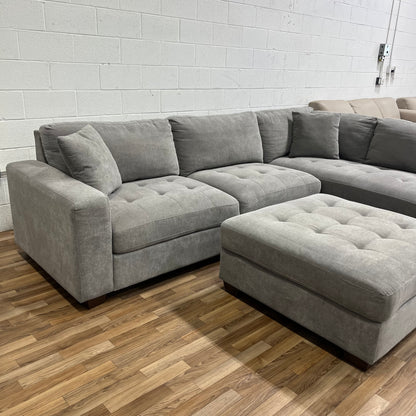 Thomasville Miles Sectional with Ottoman