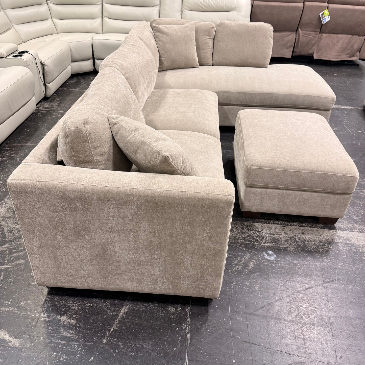 Thomasville Walsen Sectional with Ottoman (Fair)