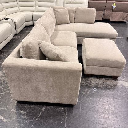 Thomasville Walsen Sectional with Ottoman (Fair)