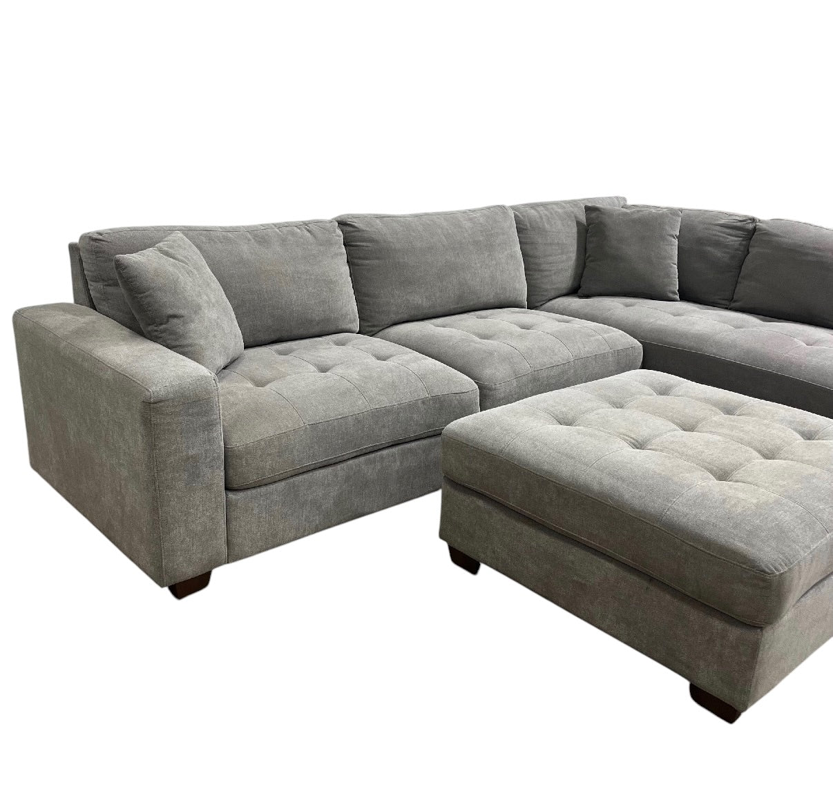 Thomasville Miles Sectional with Ottoman