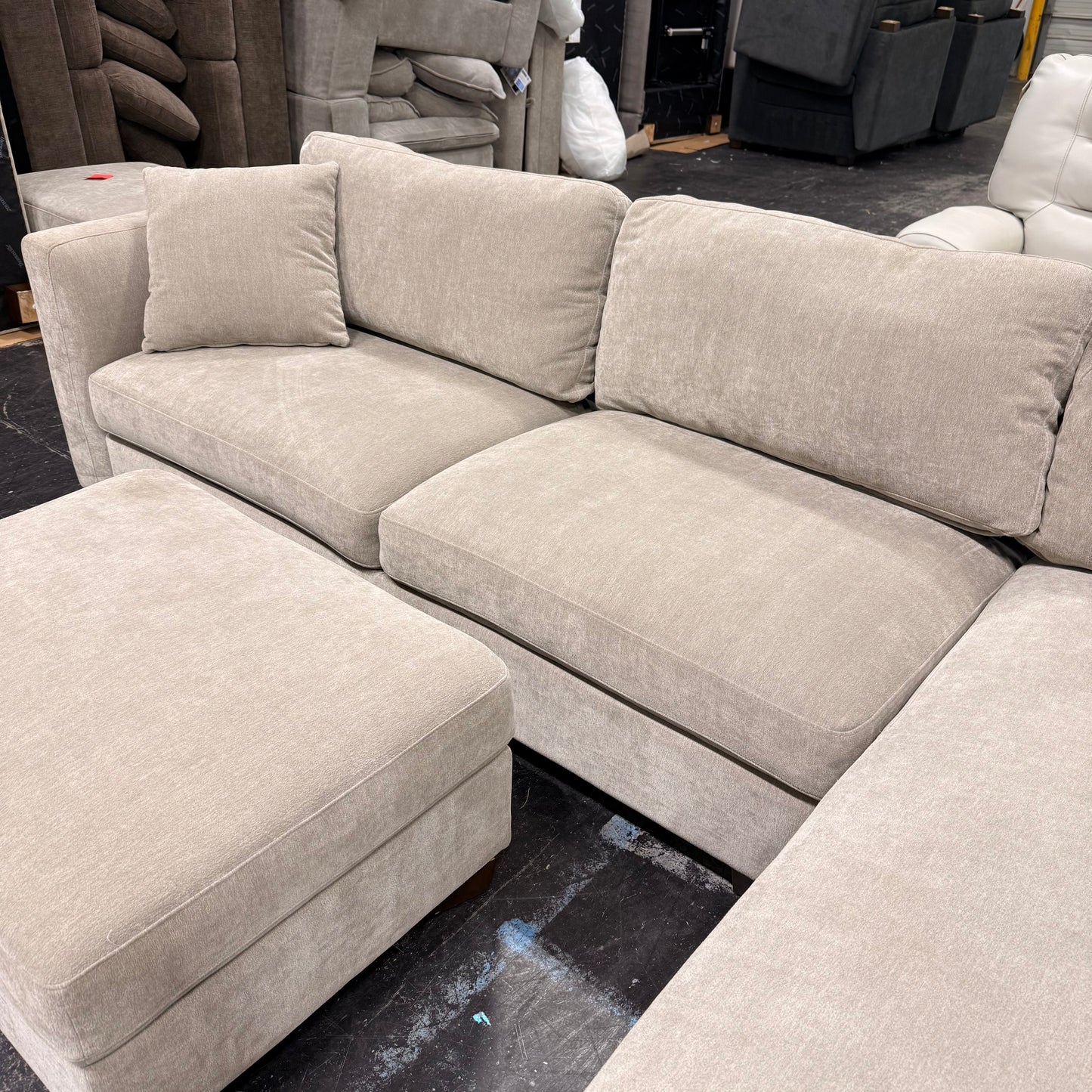 Thomasville Walsen Sectional with Ottoman (Fair)
