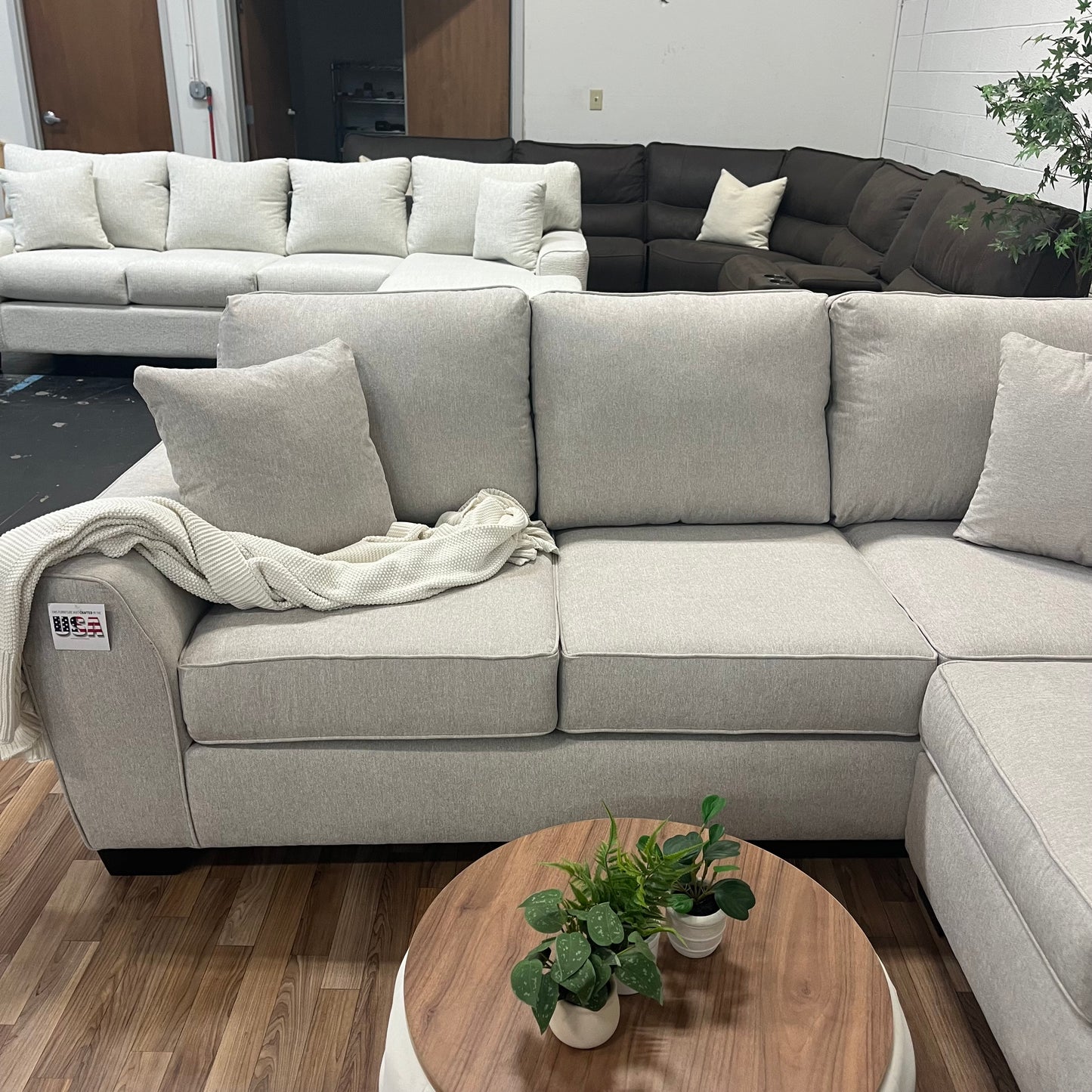 5250 Performance Fabric Sectional with Chaise – Bisque