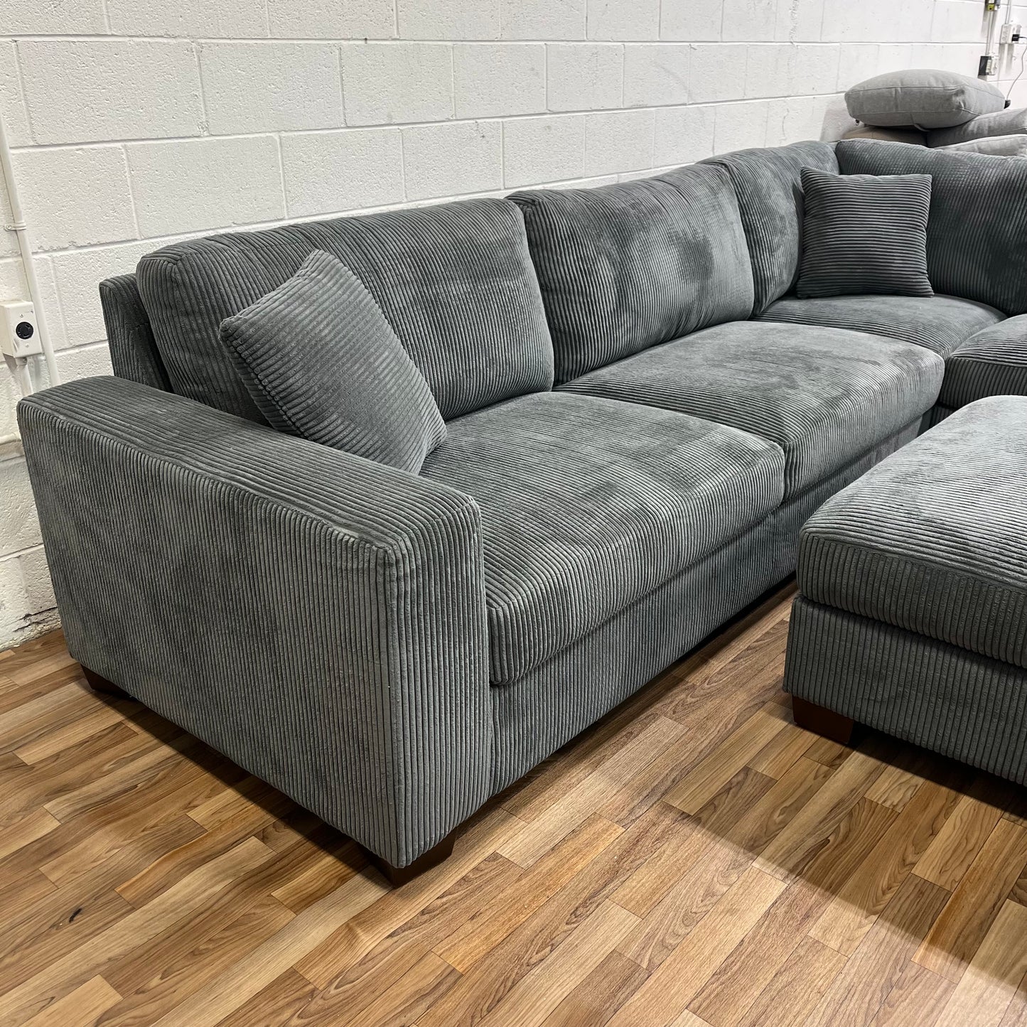 Thomasville Artesia Corduroy Sectional with Ottoman