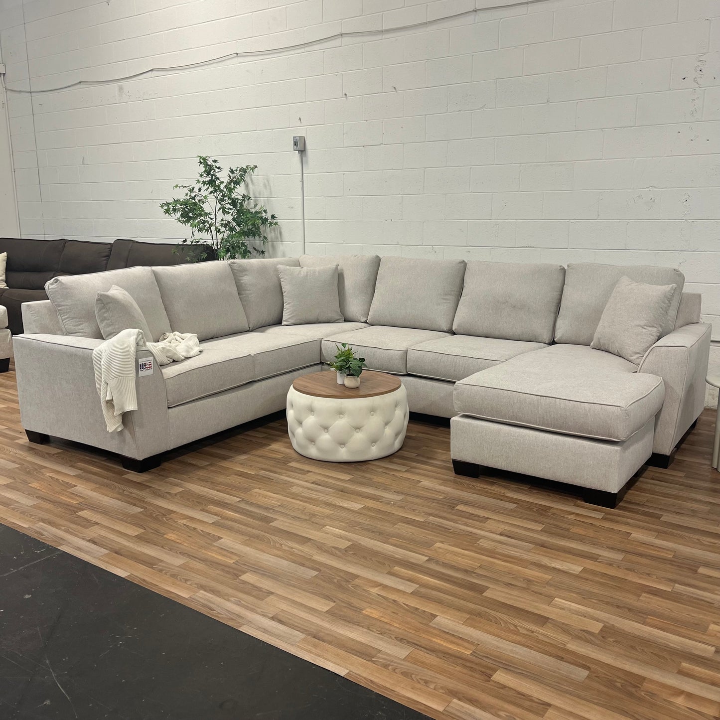 5250 Performance Fabric Sectional with Chaise – Bisque