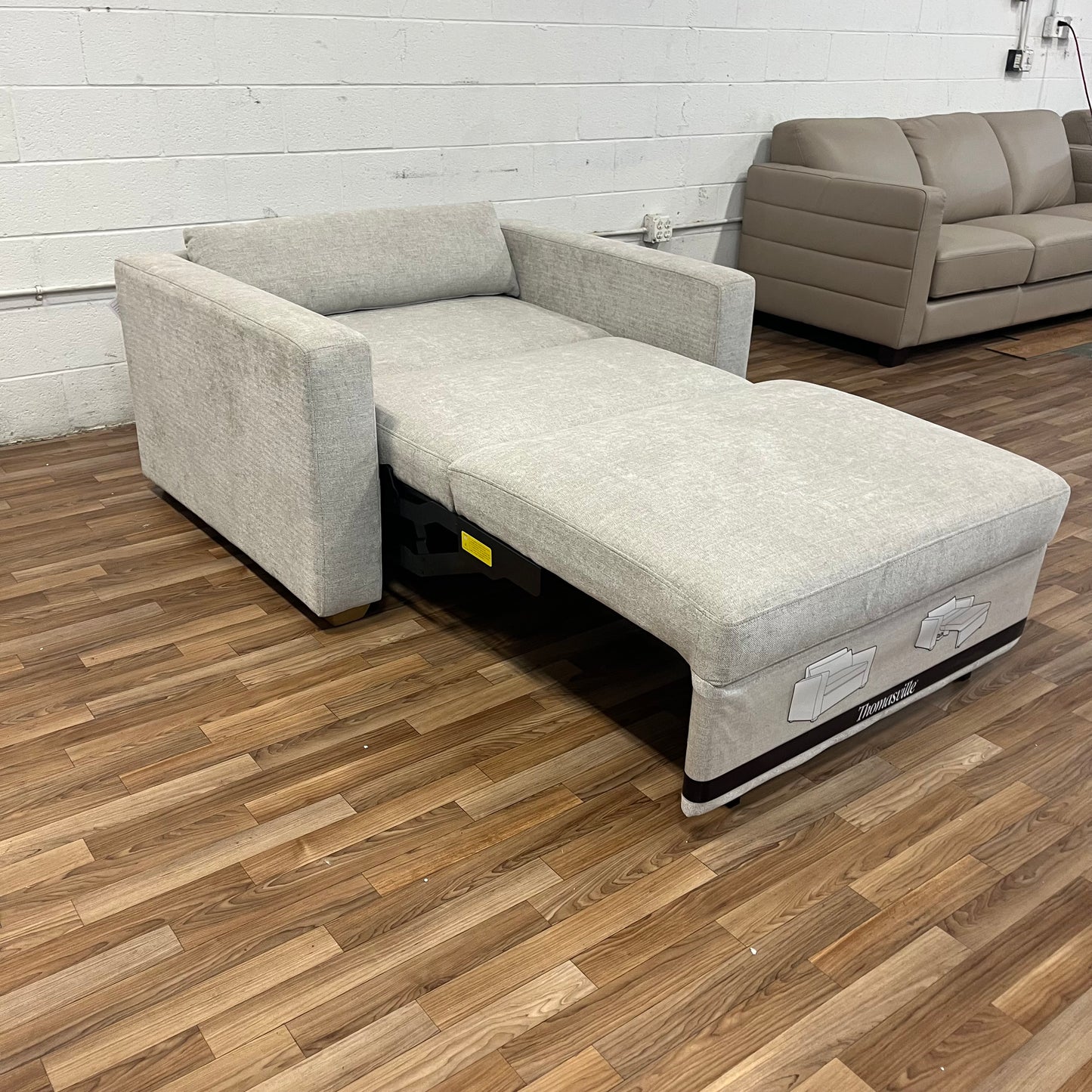 Thomasville Dillard Sleeper Chaise