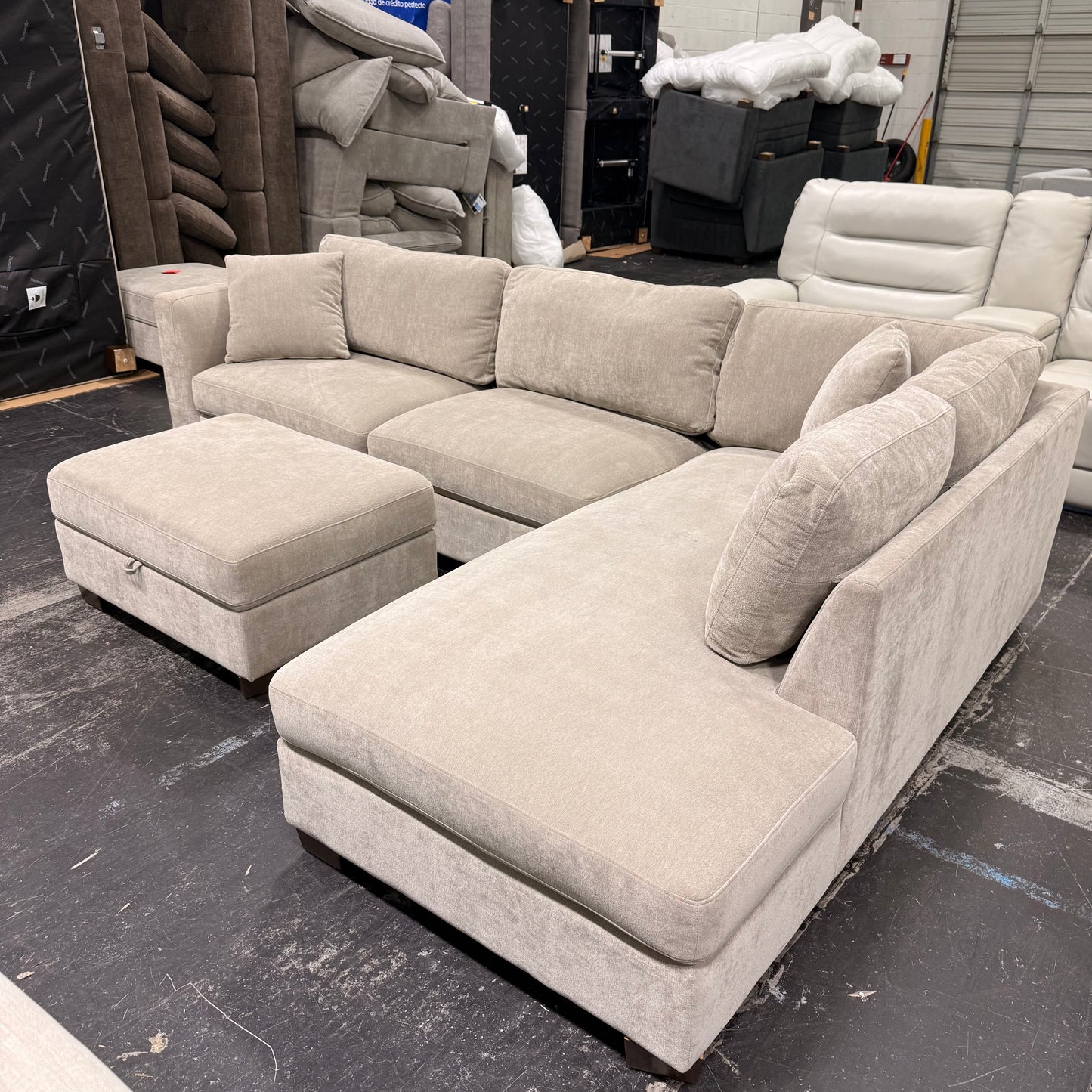 Thomasville Walsen Sectional with Ottoman (Fair)