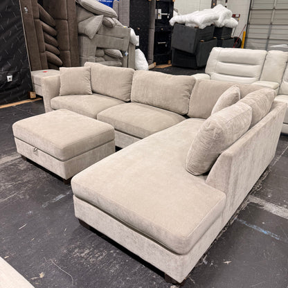 Thomasville Walsen Sectional with Ottoman (Fair)