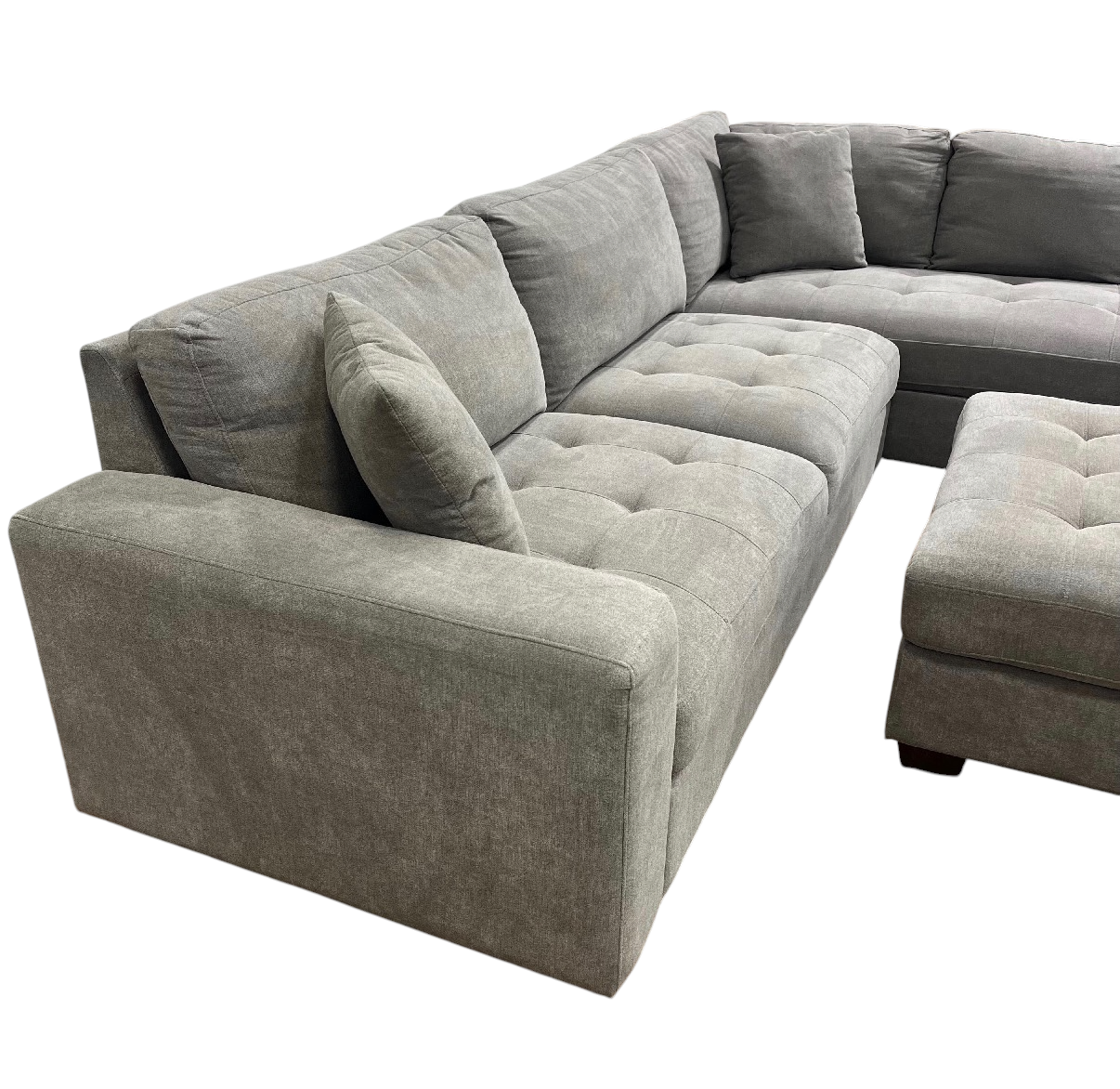 Thomasville Miles Sectional with Ottoman