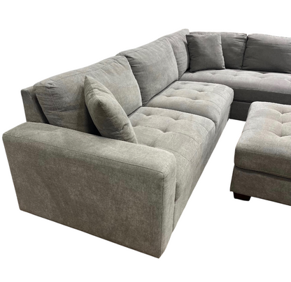 Thomasville Miles Sectional with Ottoman