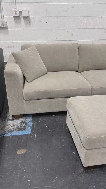 Thomasville Walsen Sectional with Ottoman