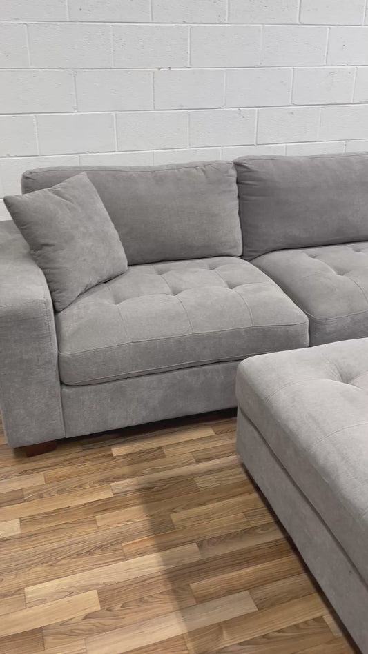 Thomasville Miles Sectional with Ottoman